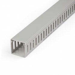 StarTech.com Chemin de Câbles PVC avec Couvercle - 50mm W x 50mm H - Longueur 2m - Slots Parallels 8mm, Goulotte Cache 