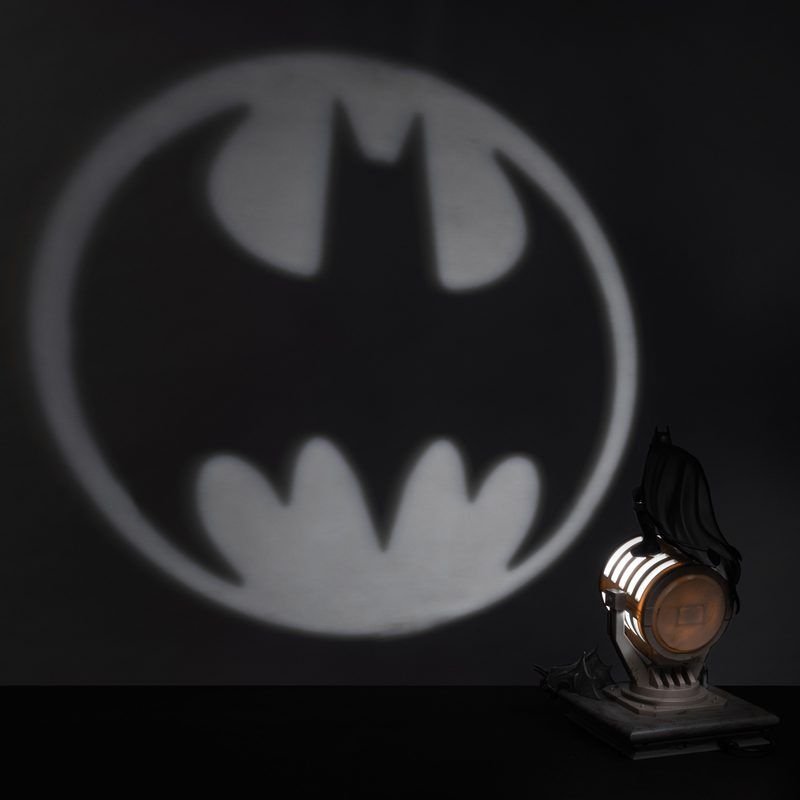 DC COMICS BATMAN FIGURINE LIGHT