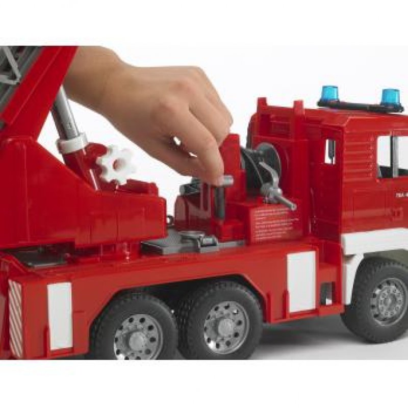 BRUDER MAN Fire engine with selwing ladder