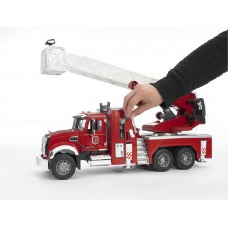BRUDER compatible MACK Granite Feuerwehrleiterwagen | 02821
