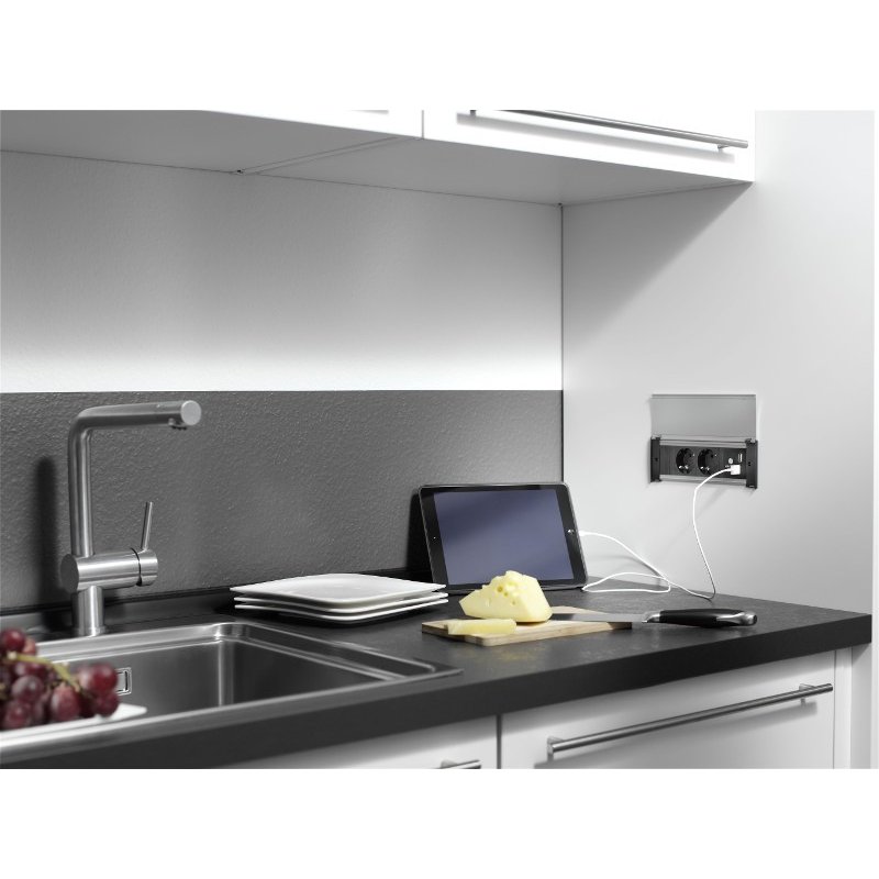 Bachmann 927.000 socket-outlet 3 x Type E Black