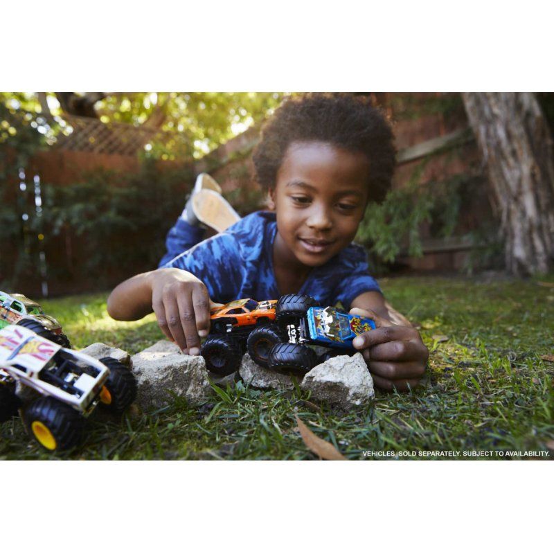 Hot Wheels Monster Trucks 1:64 Demo Doubles 2-Pk Ast 2022 Mix 2 - 21A