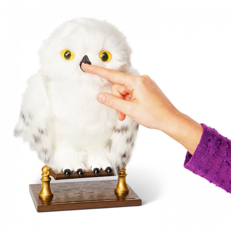 Wizarding World Harry Potter, Enchanting Hedwig Interactive Owl with Over 15 Sounds and Movements and Hogwarts Envelope,