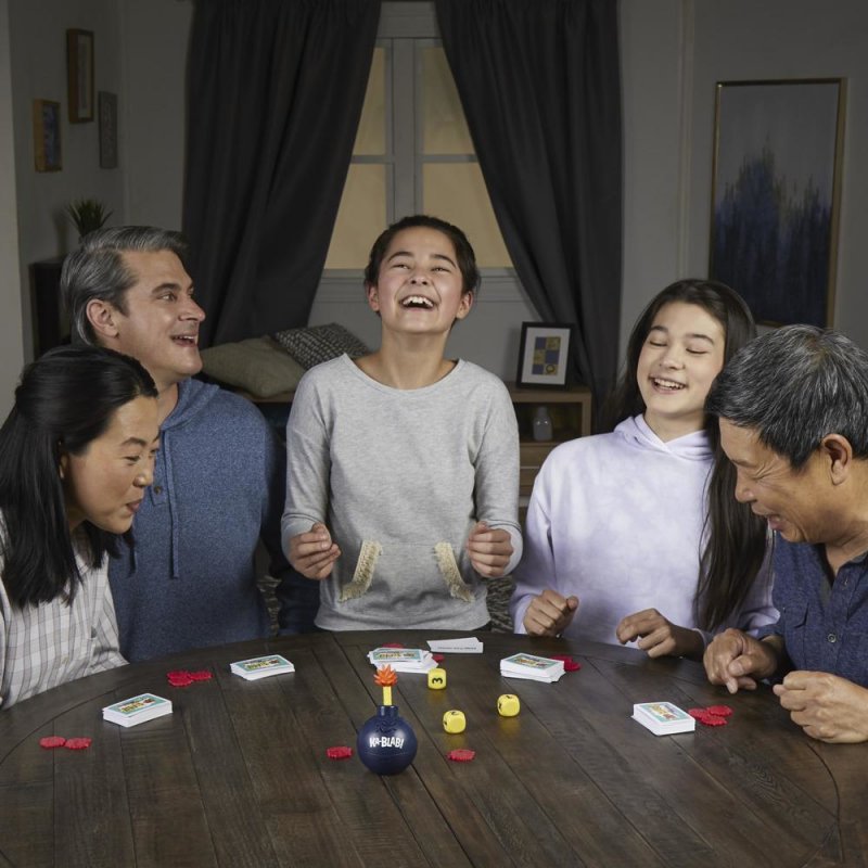 Hasbro F2562 Board game Family