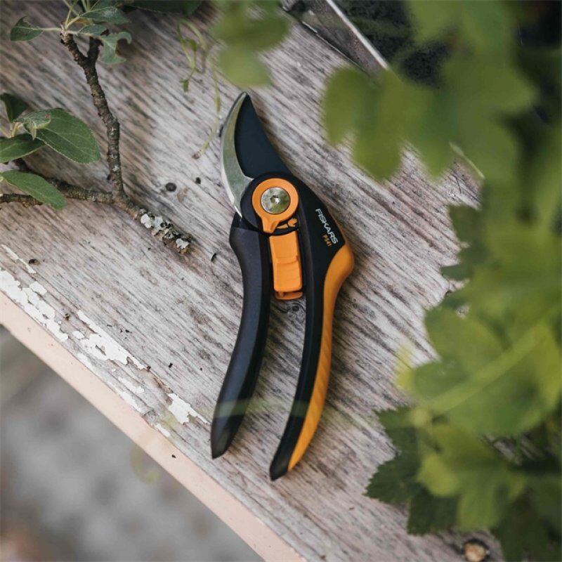 Fiskars SmartFit BypassGartenschere P541 | Plus