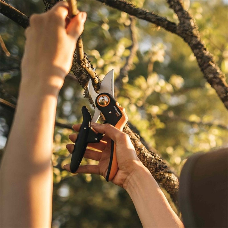 Fiskars Plus PowerLever P721 pruning shears Bypass Black, Orange