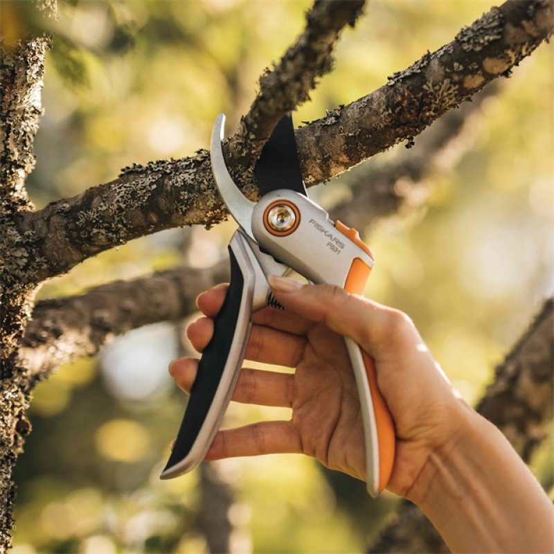 Fiskars Metall Bypass-Gartenschere P531 | Plus