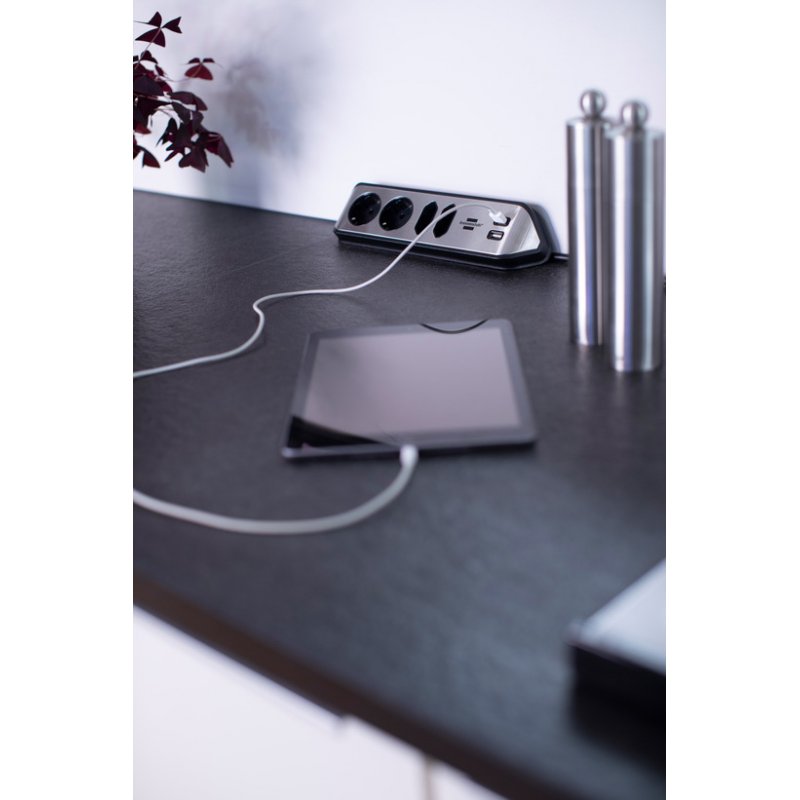 Brenn Ecksteckdosenleiste USB-Ladefunkt. | 4-fach 2x Schutzkontakt & 2x Euro sr/ bk