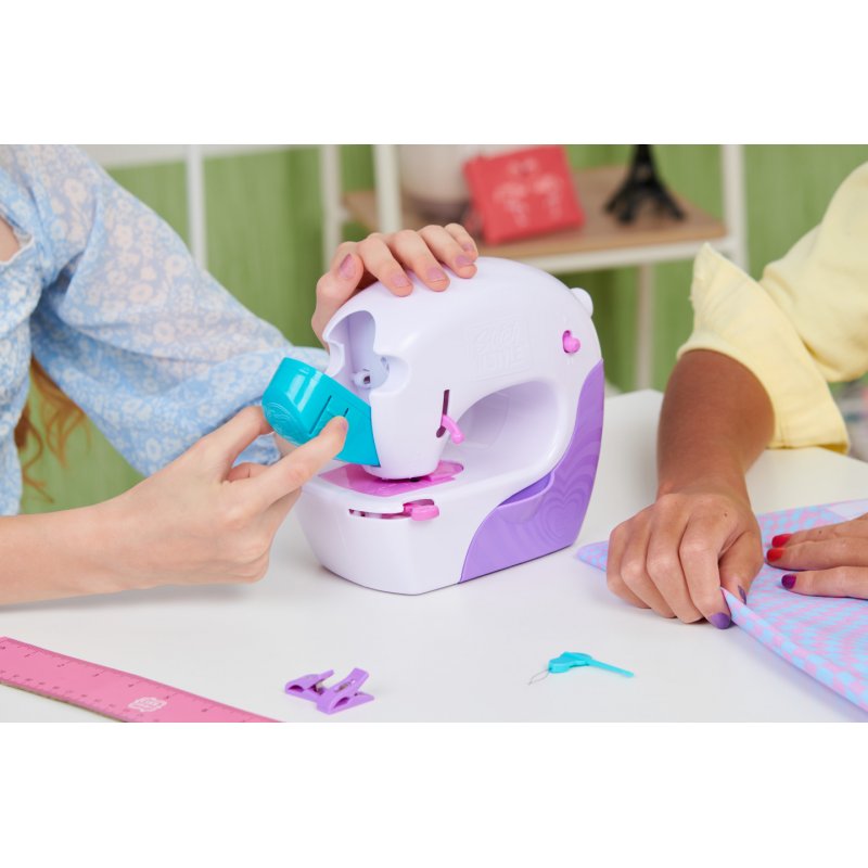 Cool Maker , Stitch ‘N Style Fashion Studio, Pre-Threaded Sewing Machine Toy with Fabric and Water Transfer Prints, Ar