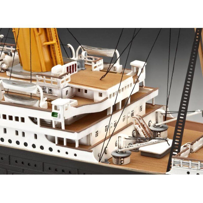 Revell Gift-Set 100 Years TITANIC Passenger ship model Assembly kit 1:400
