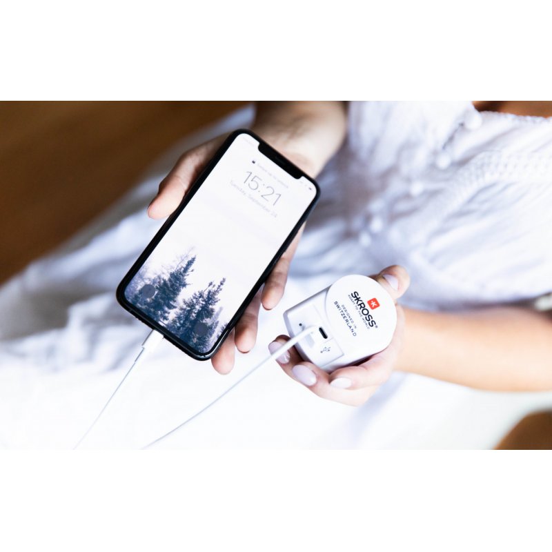 Skross 1.302423 mobile device charger Digital camera, MP3, MP4, Smartphone, Tablet White AC Indoor