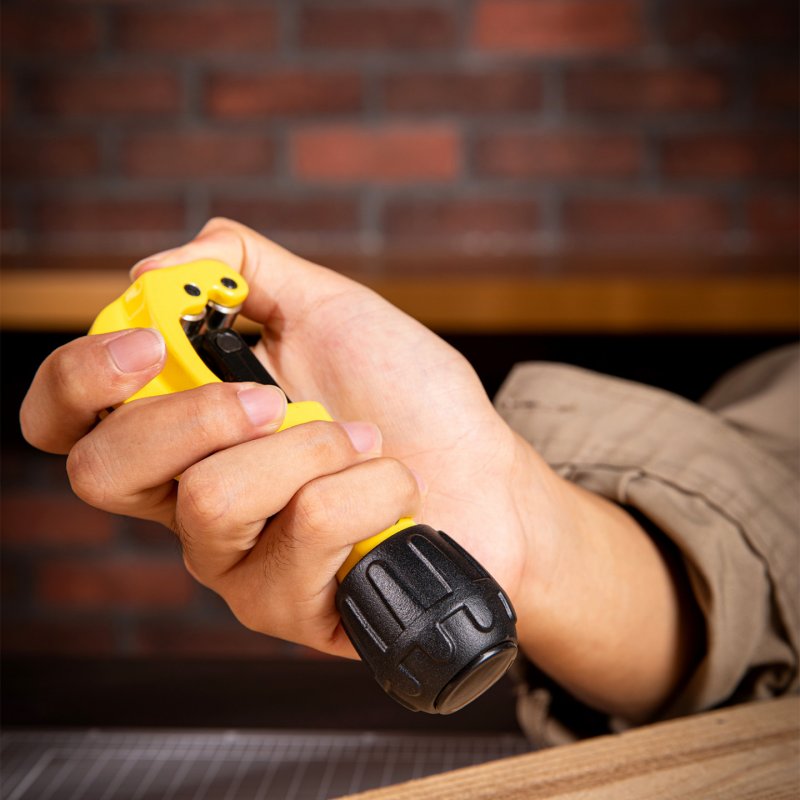 Deli Tools EDL2504 manual pipe cutter Pipecutter