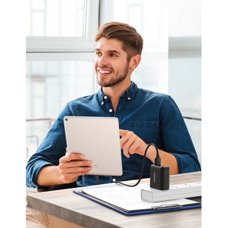 Ugreen 10216 chargeur d'appareils mobiles Universel Noir Secteur Charge rapide Intérieure