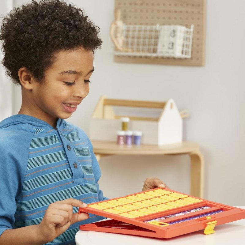 Hasbro Gaming - Guess Who Nordic (F6105)