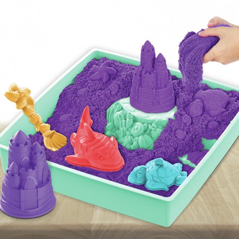 Kinetic Sand Sandbox Set, 1lb Purple Play Sand, Sandbox Storage, 4 Molds and Tools, Sensory Toys for Kids Ages 3+