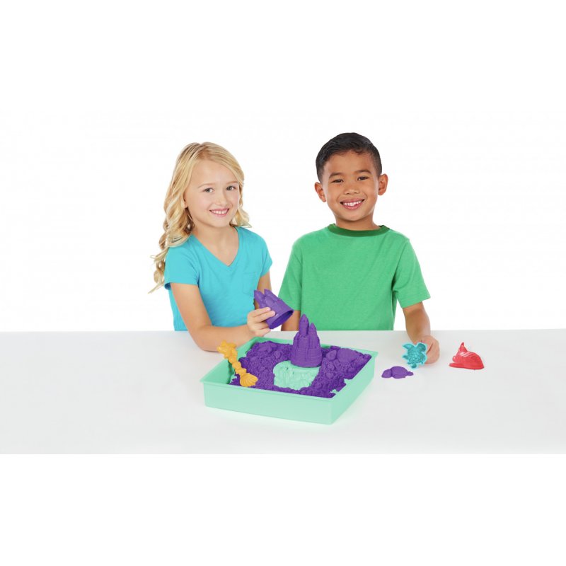 Kinetic Sand , Coffret Bac à sable, 454 g de sable violet, bac à sable, 4 moules et outils, jouets sensoriels pour les