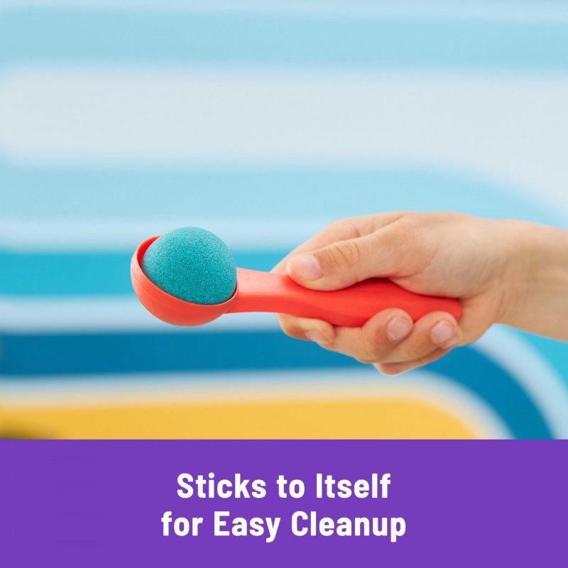 Kinetic Sand Mold n’ Flow, 1.5lbs Red and Teal Play Sand, 3 Tools Sensory Toys for Kids Ages 3+