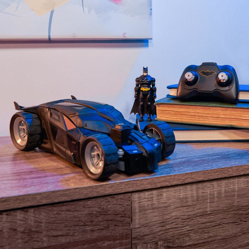 DC Comics BATMAN - Batmobile RC 1:20 Figurine Batman 10 cm - Voiture Télécommandée Echelle 1:20 - Technologie 2,4