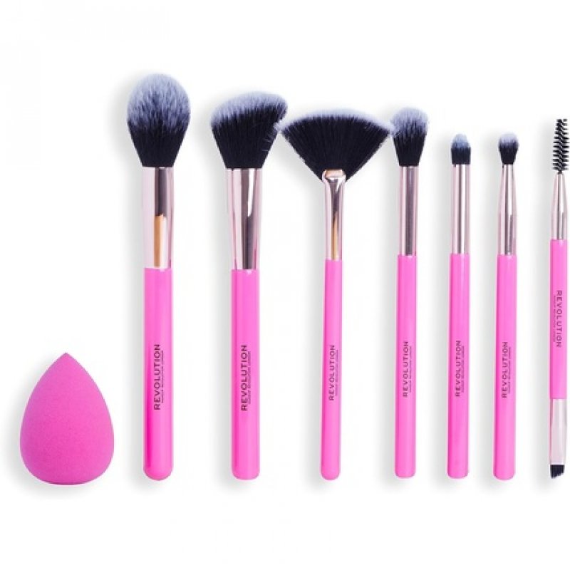Makeup Revolution The Brush Edit Gift Set 7 Brushes for Eyes, Highlighter, and Face 1 Sponge for Blending