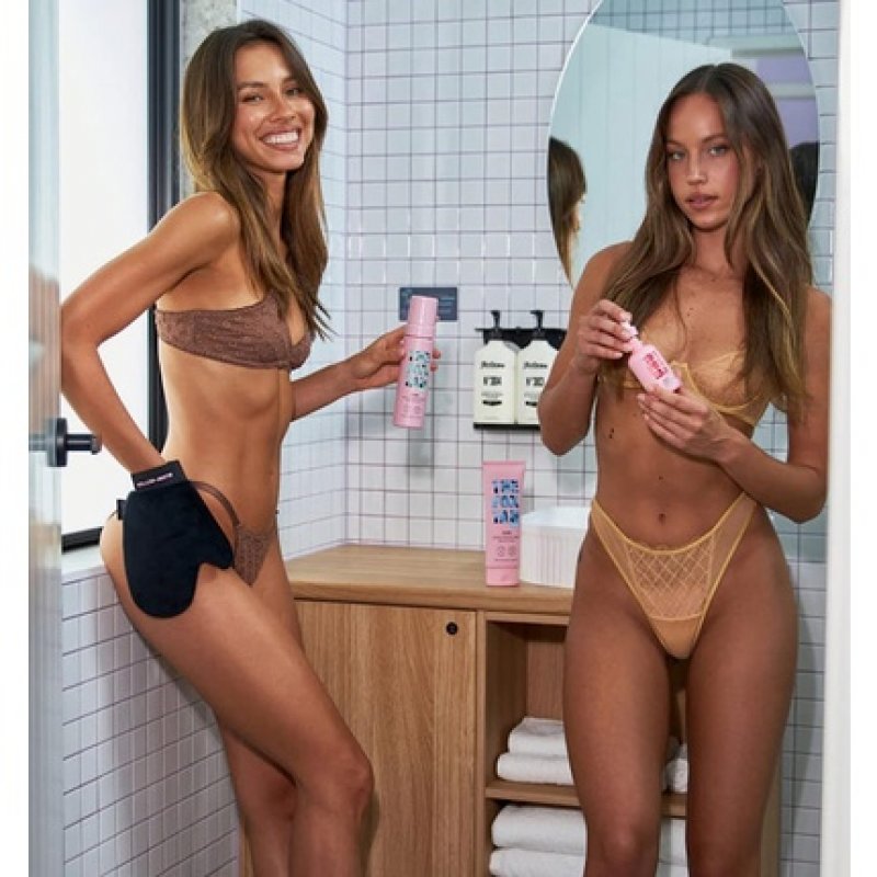 The Fox Tan Luxe Velvet Tanning Mitt Self-Tanning Glove - Reusable and One Size