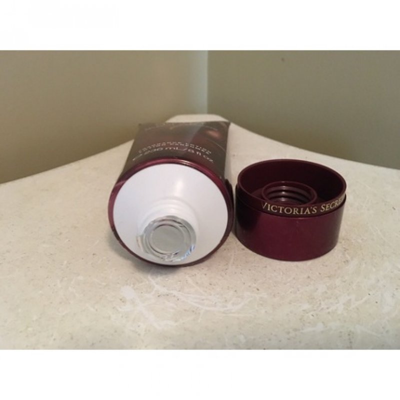 Victoria's Secret Body Lotion in Merlot Pear 8 Ounces - New/Sealed!