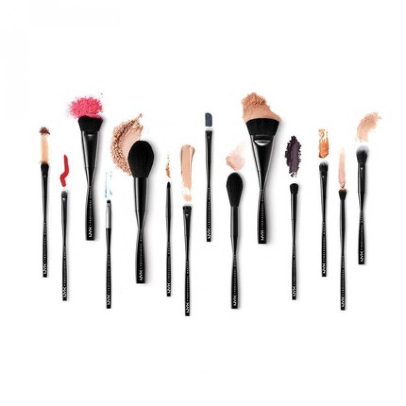 NYX Professional Makeup Pro Brush Angled 19 - Angled Eyebrow Brush with Ergonomic Shape for Precise Application