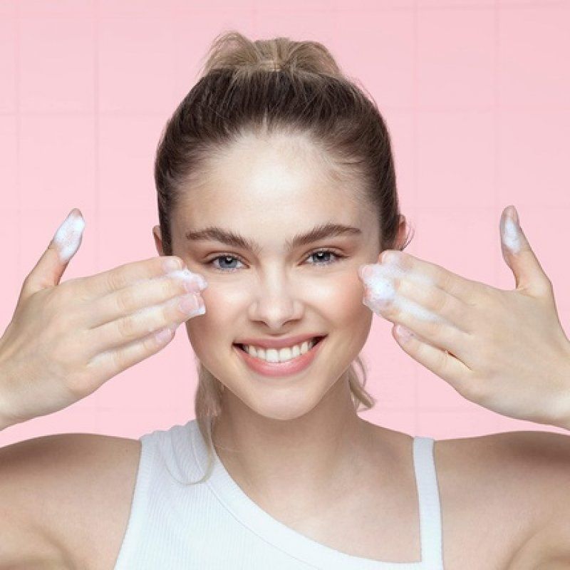 Diadermine Essentiel Bio Soothing Cleansing Foam Enriched with Natural Prebiotics 150ml