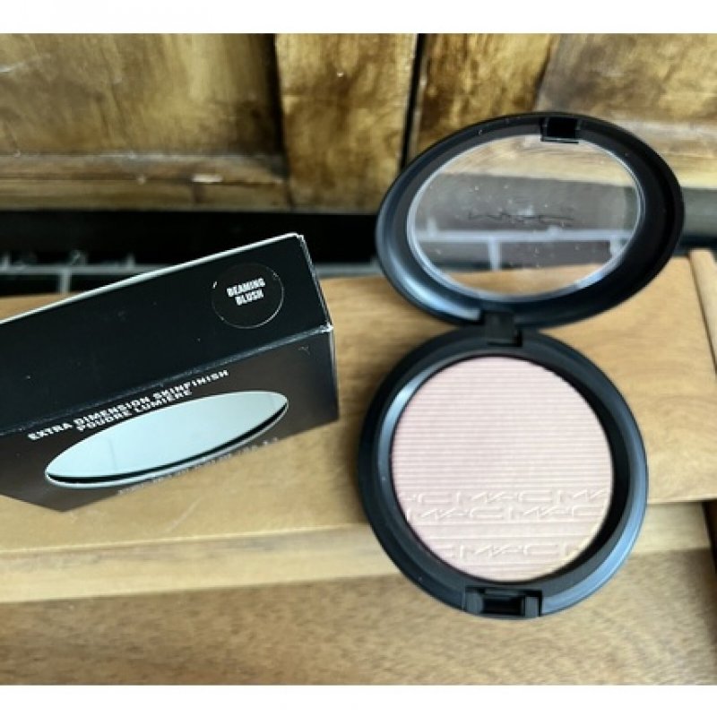 MAC Extra Dimension Skinfinish Liquid Powder Beaming Blush Highlighter 0.31 Oz