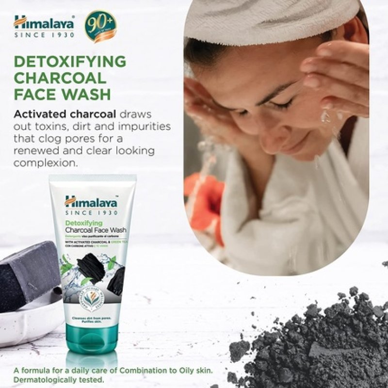Himalaya Detoxifying Charcoal Face Wash with Green Tea and Coconut Charcoal Powder 150ml