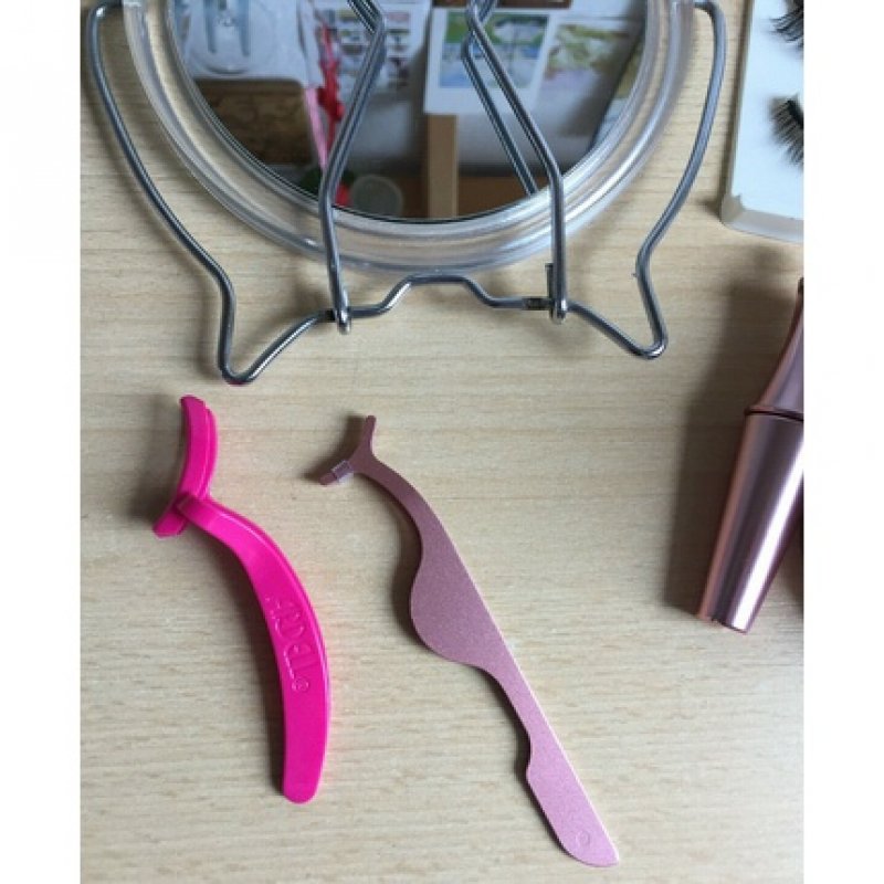 KISS Magnetic Lash Artificial Eyelashes with Applicator, Mirror and More