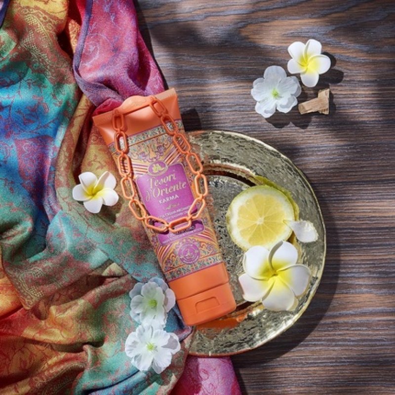 Tesori d'Oriente Karma Shower Aromatic Cream Nashi Flower and Cedar Wood 250ml