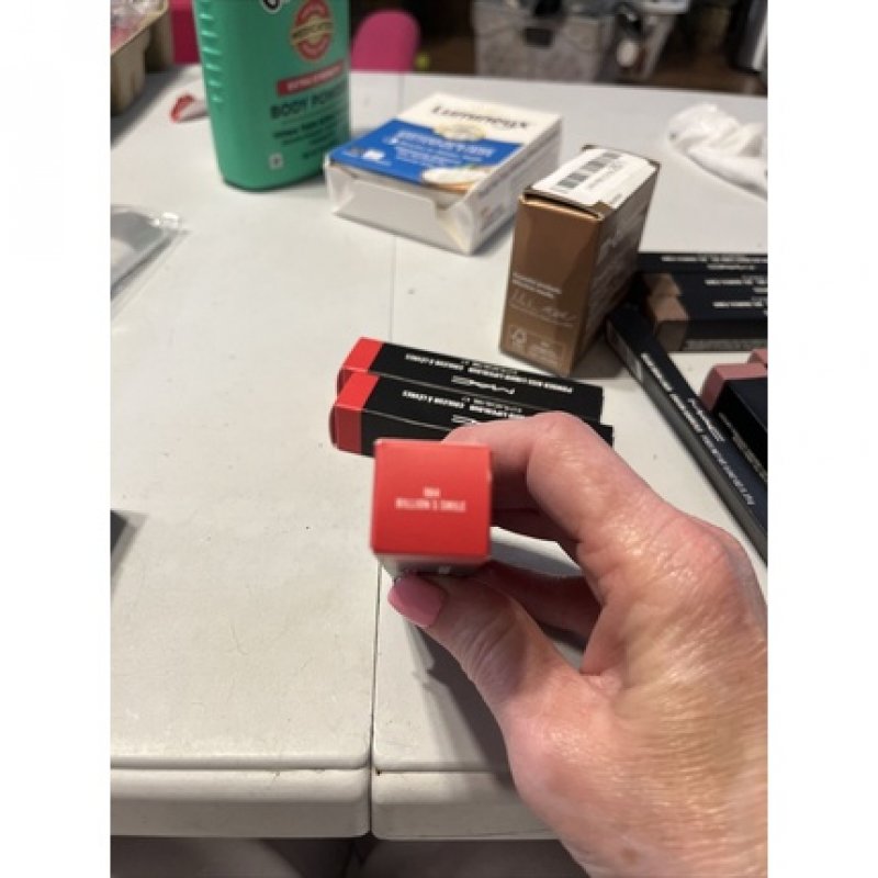 MAC Powder Kiss Liquid Lipcolour Shade 984 Billion $ Smile 5ml 0.17oz - New In Box