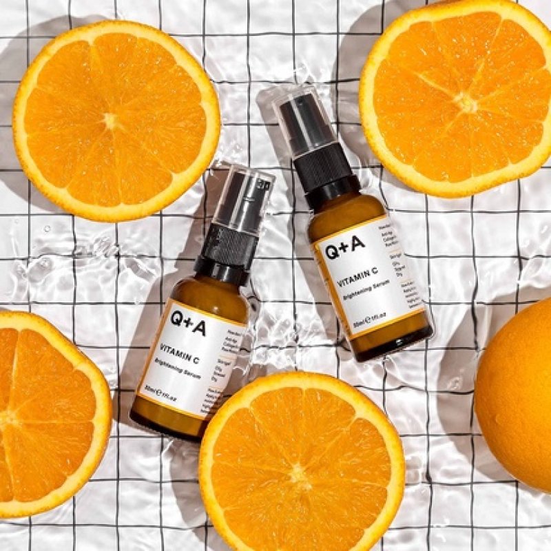 Q A Vitamin C Brightening Serum Antioxidant-rich and Hydrating Hybrid Face Serum 30ml