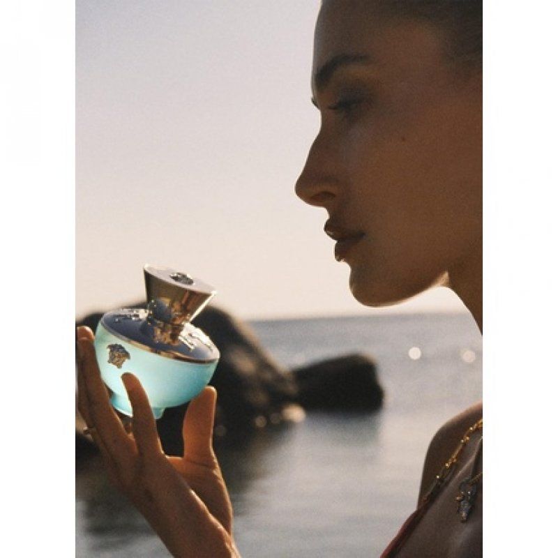 STOCKJBE3 - Versace Dylan Turquoise Eau De Toilette Spray 50ml