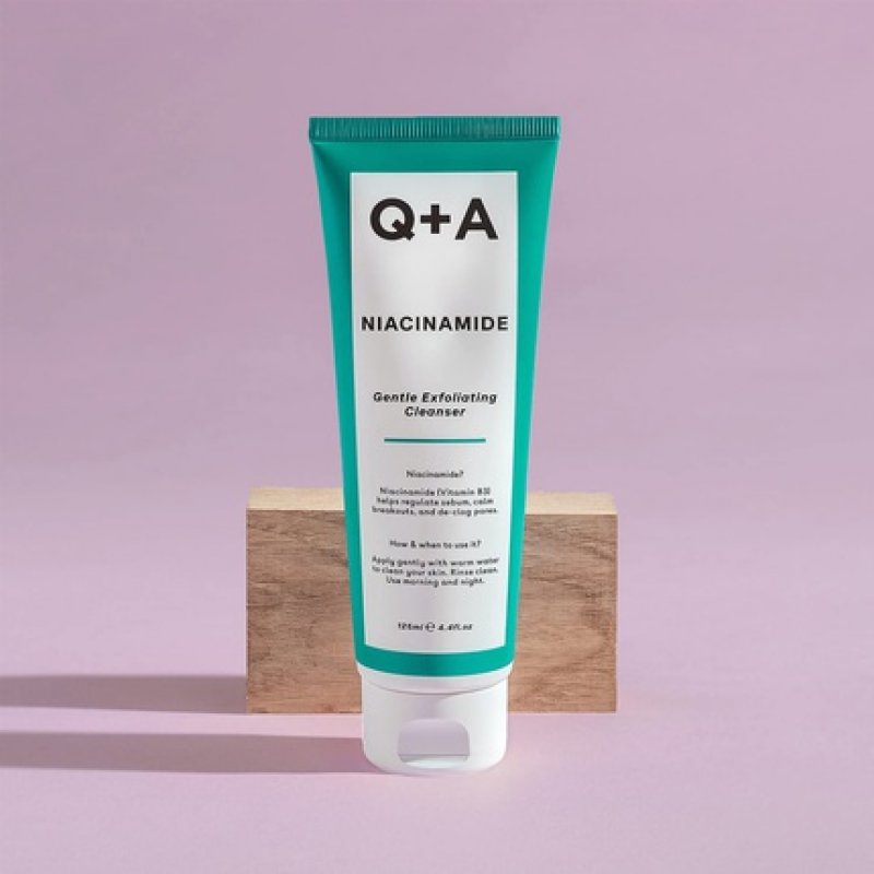 Q A Niacinamide Gentle Exfoliating Cleanser with Inulin and Fructose 125ml