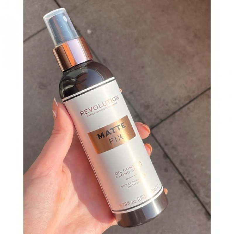 Makeup Revolution Pro Fix Oil Control Fixing Spray 100ml