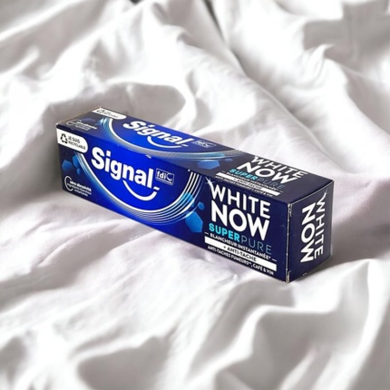 Signal White Now Super Pure Brightens Your Teeth and Fights Annoying Spots