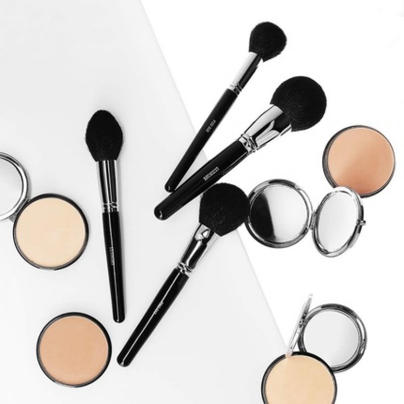 T4B LUSSONI 300 Series Professional Makeup Brushes for Bronzer, Highlighter, Blush, Powder, and Contouring - PRO 318