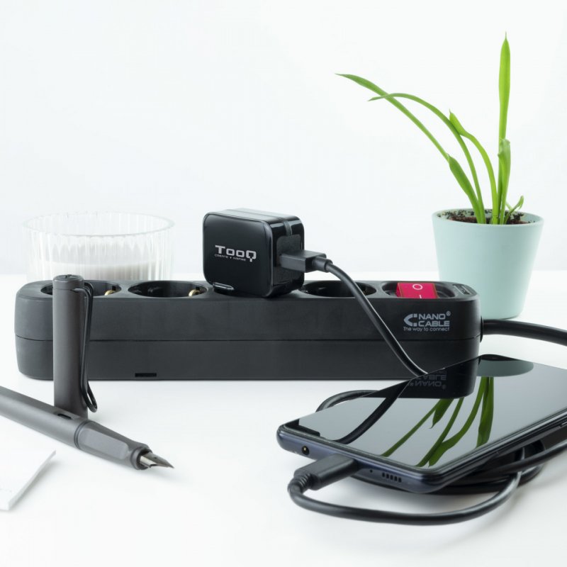 TooQ TQWC-1S01 chargeur d'appareils mobiles Universel Noir Secteur Intérieure