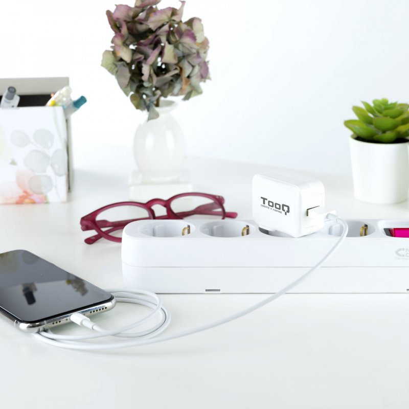 TooQ TQWC-1S01WT mobile device charger Universal White AC Indoor