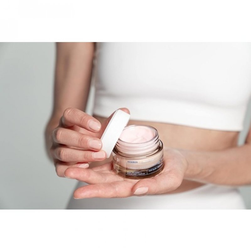 KORRES White Pine Revitalizing Moisturizer for Mature Skin After Menopause 40ml SPF20 Vegan