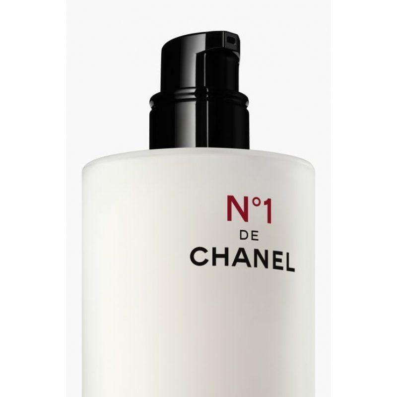 CHANEL N°1 Revitalizing Essence Lotion 100ml
