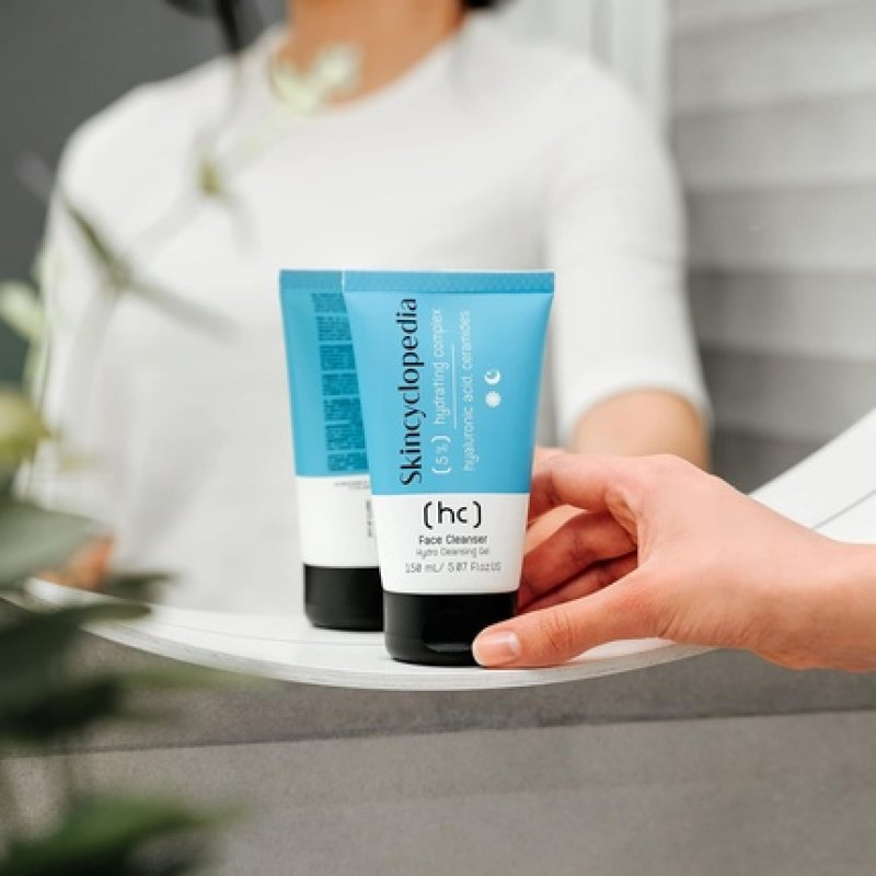 Skincyclopedia Hydrating Face Wash for Dry Skin with 5% Hyaluronic Acid, Ceramides and Niacinamide 150ml
