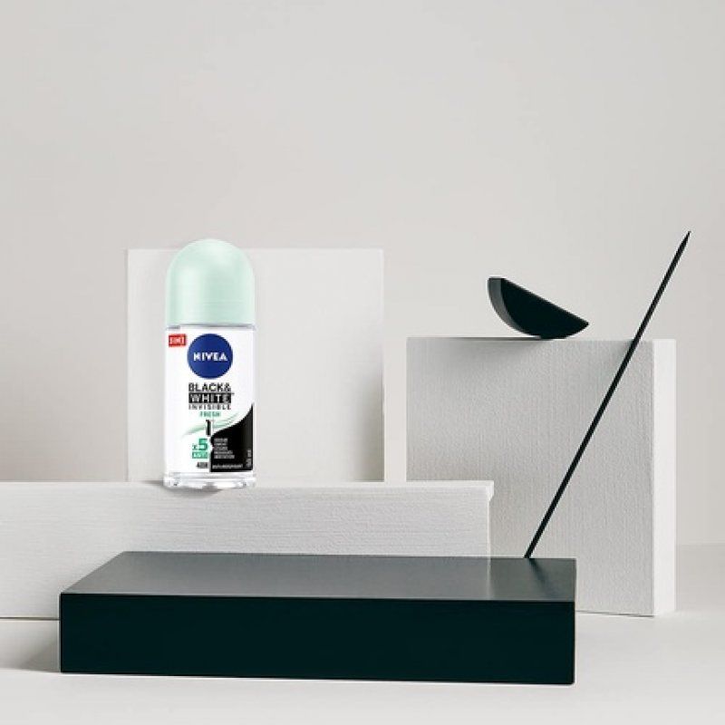 NIVEA Black&White Invisible Fresh Roll On Antiperspirant 50ml