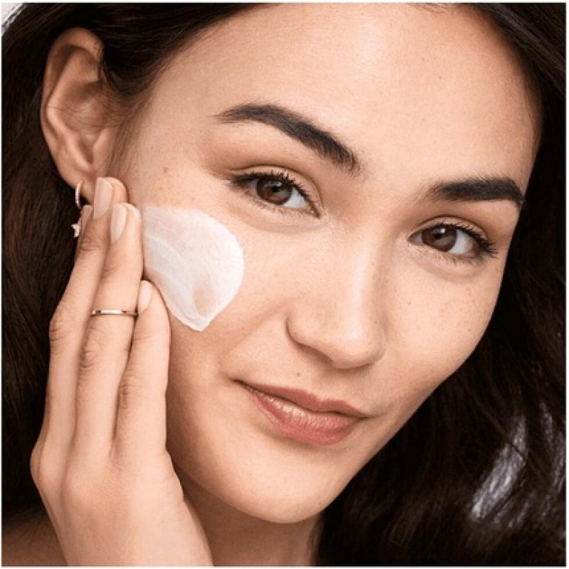 Olay Regenerist Glow Hydrating Primer and Day Cream for Radiant Skin 50ml