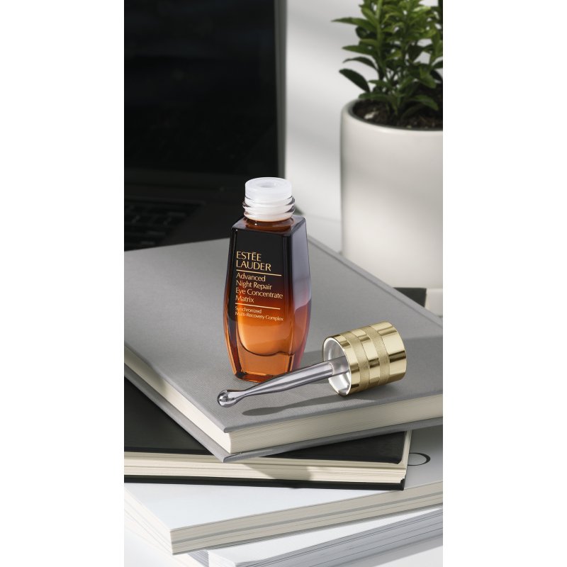 Estée Lauder Estee Lauder New Matrix Versione Sleeverata sérum pour les yeux 15 ml Femmes