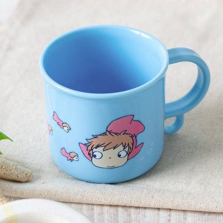 Ponyo sur la falaise mug Ponyo dans la mer