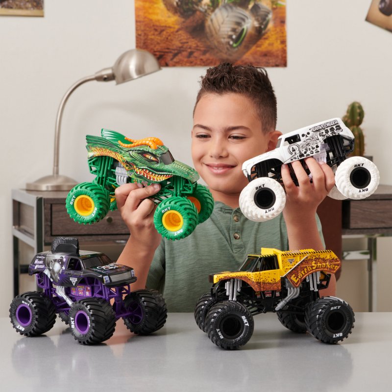 Monster Jam - Offizieller Batmobile Monster Truck (Maßstab 1:24)