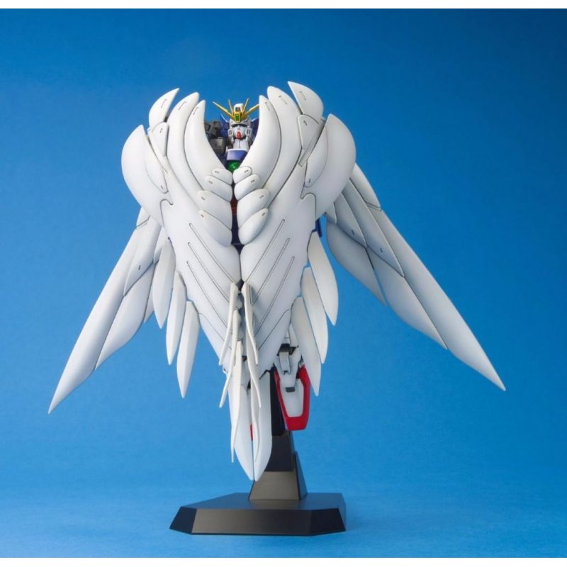 GUNDAM - MG Wing Gundam Zero Custom 1/100 - Model Kit