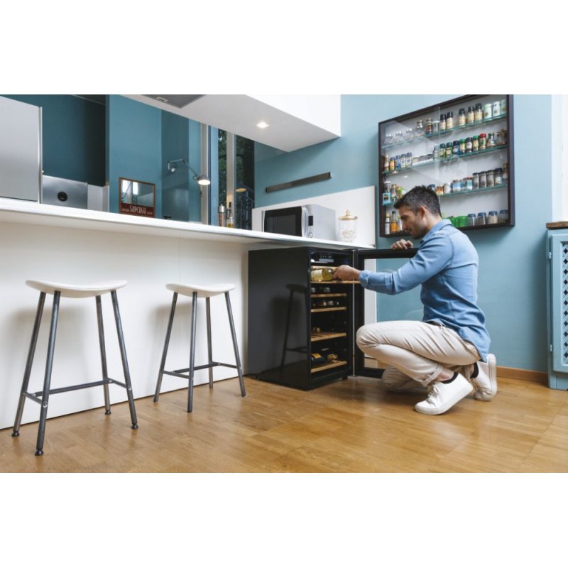 Candy CWC 154 EEL/NF Pose libre Noir 41 bouteille(s)